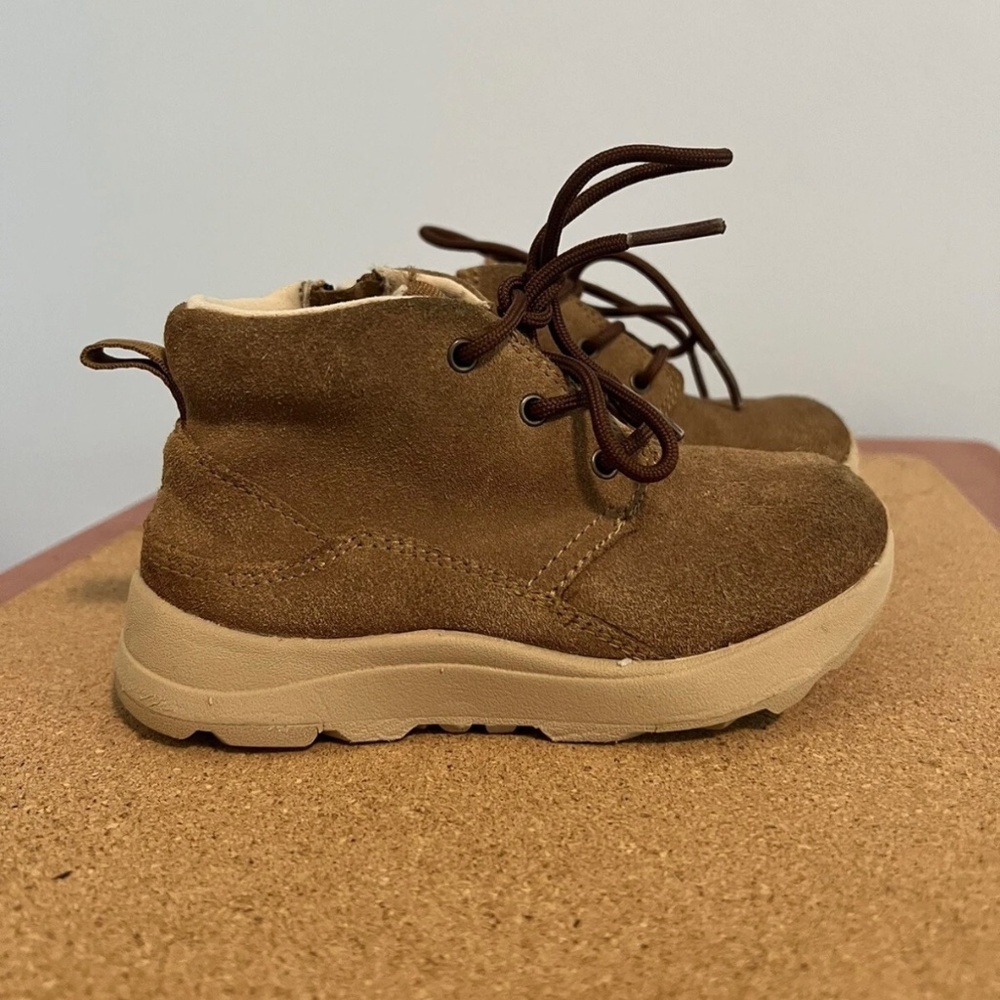 UGG Kids Unisex T Canoe Iii Weather Sneaker Size 9